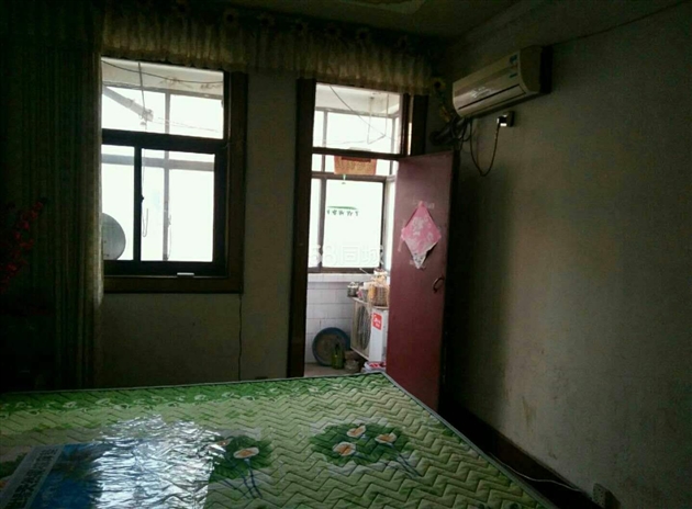 劳动路南头拎包入住二室一厅一厨一卫房